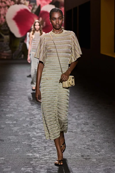 Look 52